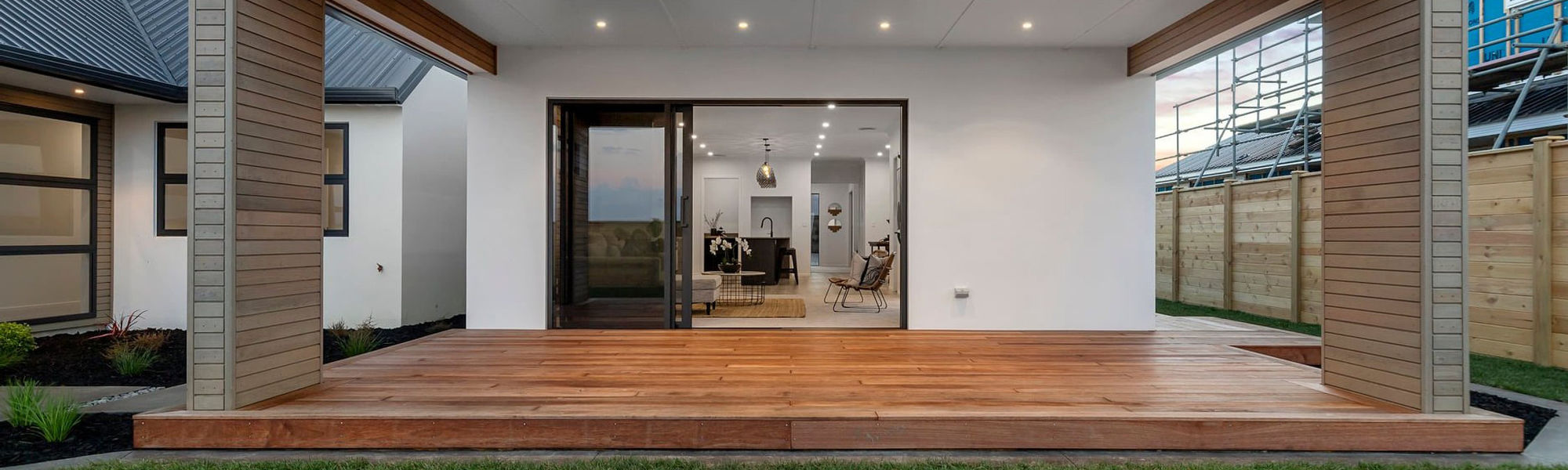 It allows you to feature various items