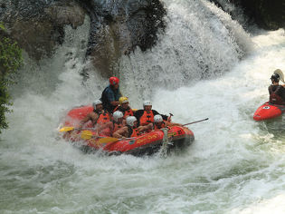 Leading Edge team white water rafting